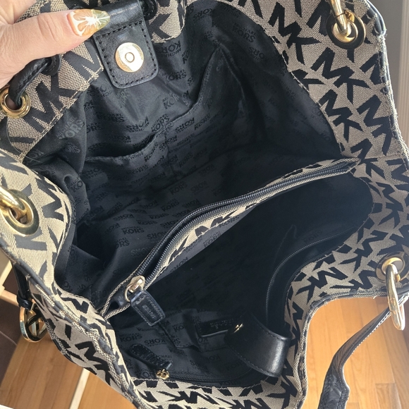 Michael Kors Black and Tan Women's Bag - Picture 8 of 13